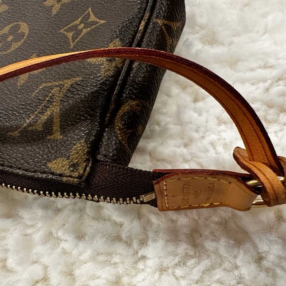 Louis Vuitton Pochette - Picture 11 of 15